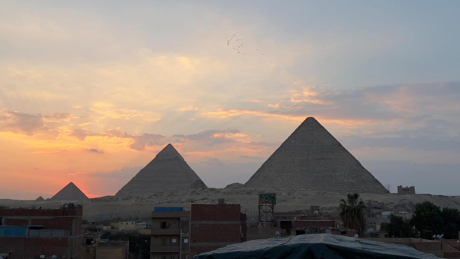 Queen Of The Pyramids * Cairo